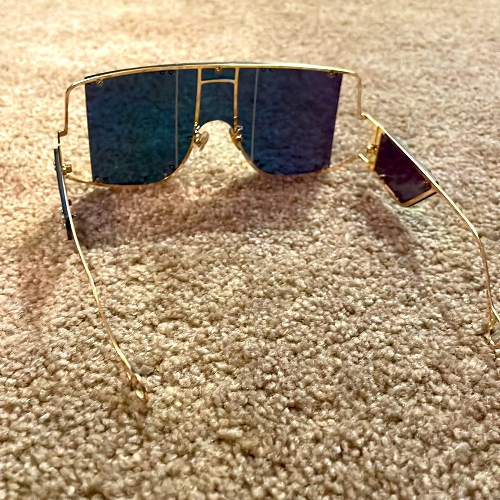 Chameleon sunglasses - Picture 3 of 3
